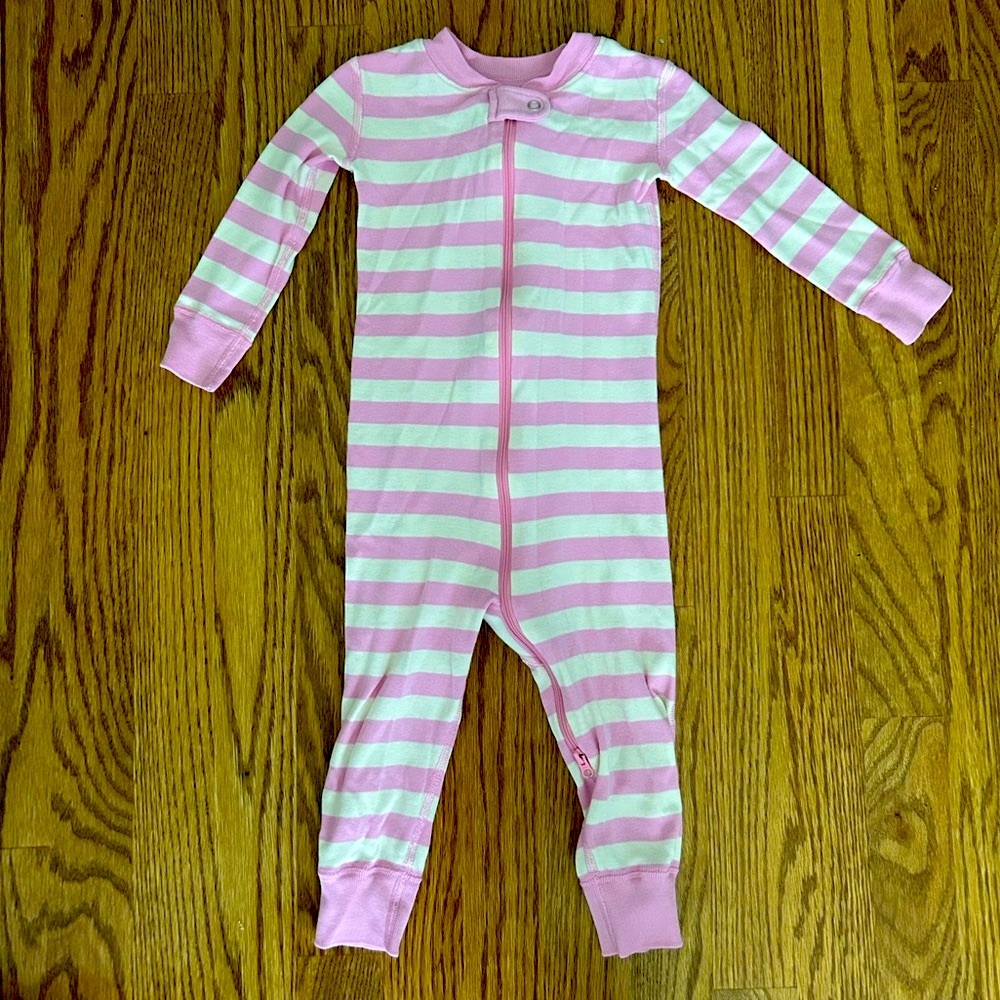 Hanna Andersson Pink and White Striped 2-Way zipper sleeper.  2T